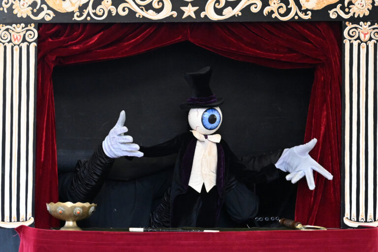 Count Ocular by Tatwood Puppets, photo by Fernando